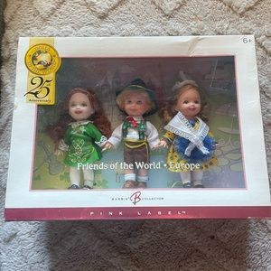 Barbie Friends Across the World Europe 25 Year Anniversary Dolls COLLECTIBLE NEW
